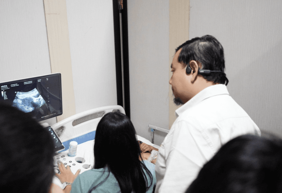 Peserta berlatih mengoperasikan alat dan menyusun alur pemeriksaan secara sistematis