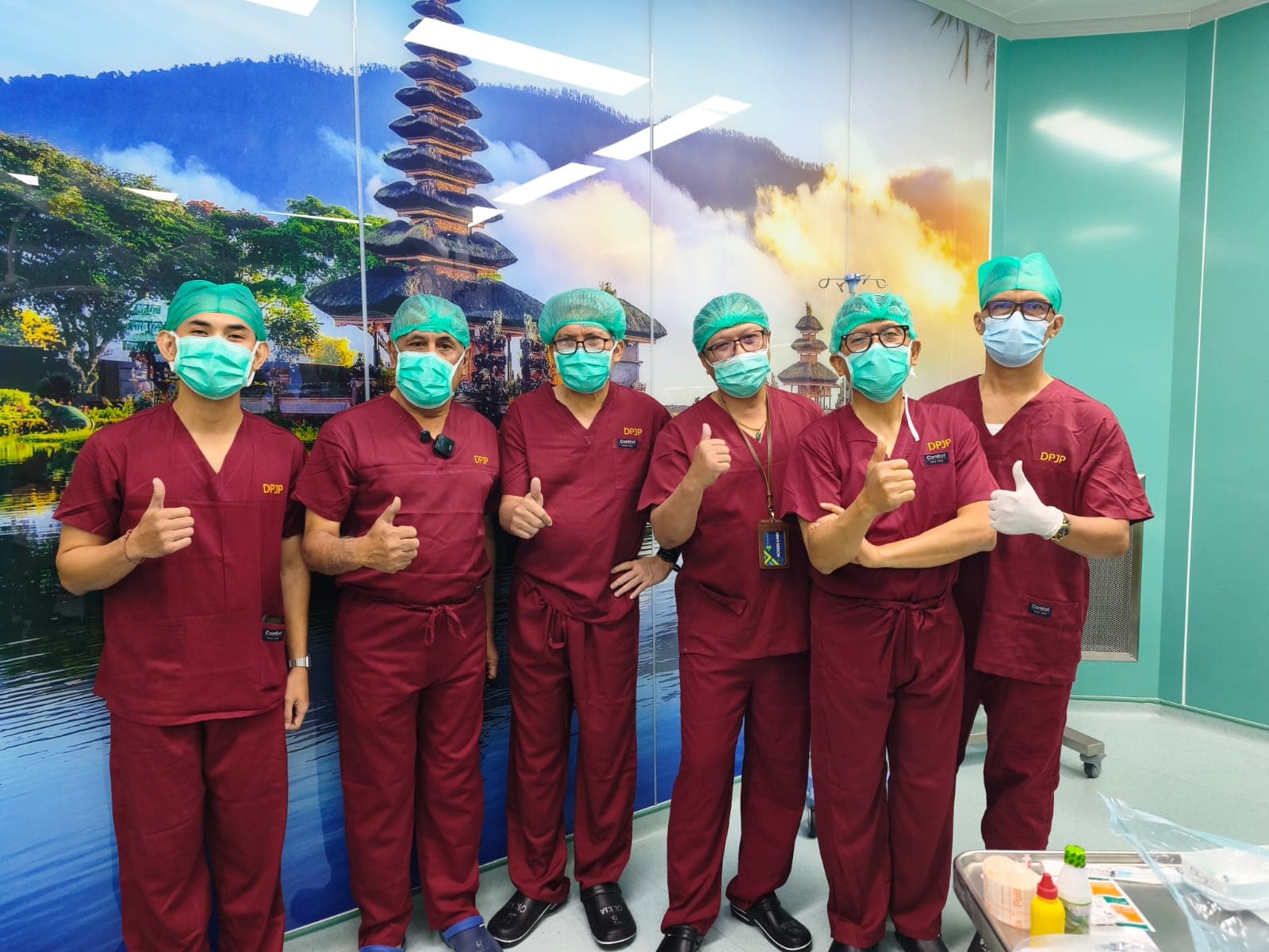 Tim Kedokteran Fetomaternal RS Ngoerah dalam tindakan Laser Fetoskopi